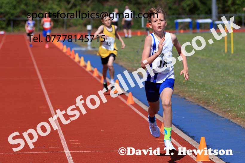 Boys under-13s 800 metres, 2025 North Eastern Track and Field Champs., Shildon, County Durham. Photo: David T. Hewitson/Sports for All Pics